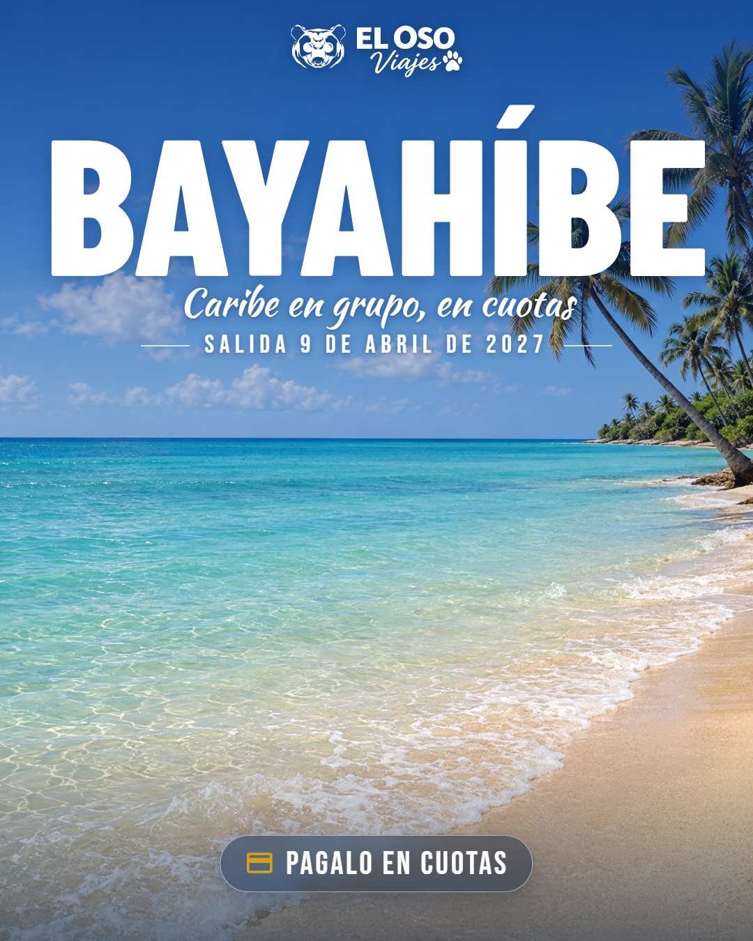 Playa de arena dorada y mar turquesa calmo con cocoteros en Bayahíbe, República Dominicana
